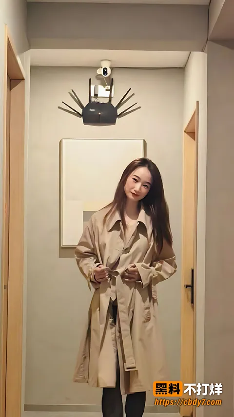 熟女粉衣脱到全裸平躺在床被大手揉1 熟女粉衣脱到全裸平躺在床被大手揉1