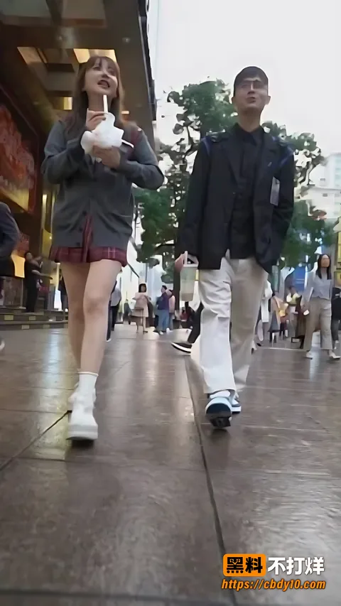 华尔兹JK女友红裙白袜街拍9 华尔兹JK女友红裙白袜街拍9