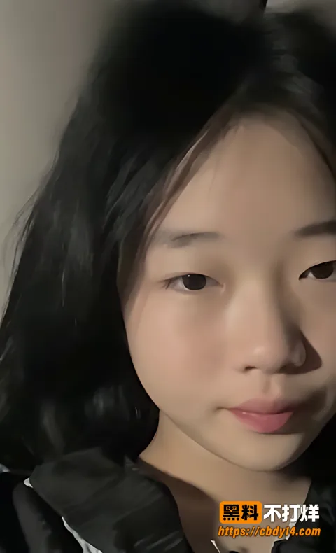 学生妹私拍拉起黑衣露胸手指分开逼展示细节10 学生妹私拍拉起黑衣露胸手指分开逼展示细节10