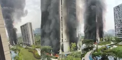 浙江杭州市西湖区双云里小区发生火灾 整栋大楼被浓烟笼罩 看着触目惊心的